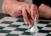 How Many Chess Pieces Are There in Chess & How to Use Them?